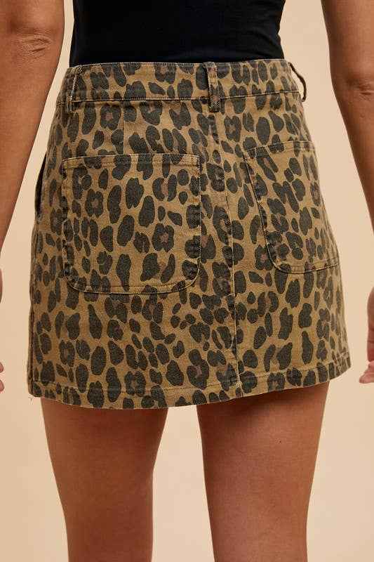 Stretched Leopard Printed Cargo Mini Skirt