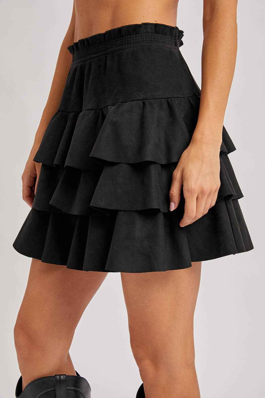 FAUX SUEDE TIERED RUFFLE PAPERBAG WAISTBAND MINI SKIRT: Black / L